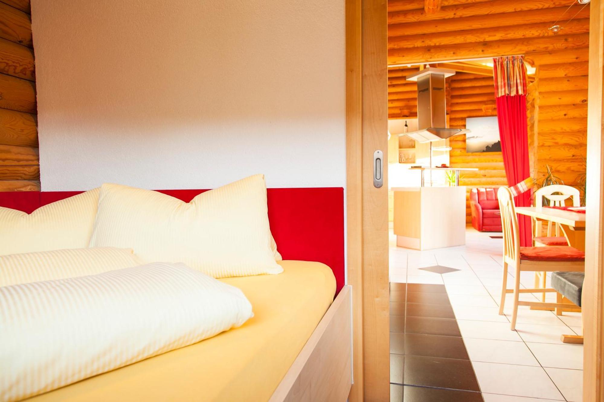 Camping Dreiländereck Blockhütten&Apartments Ried im Oberinntal Zimmer foto