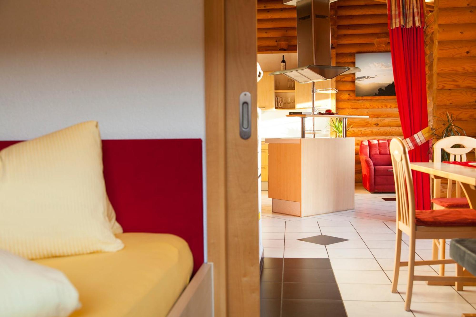 Camping Dreiländereck Blockhütten&Apartments Ried im Oberinntal Zimmer foto